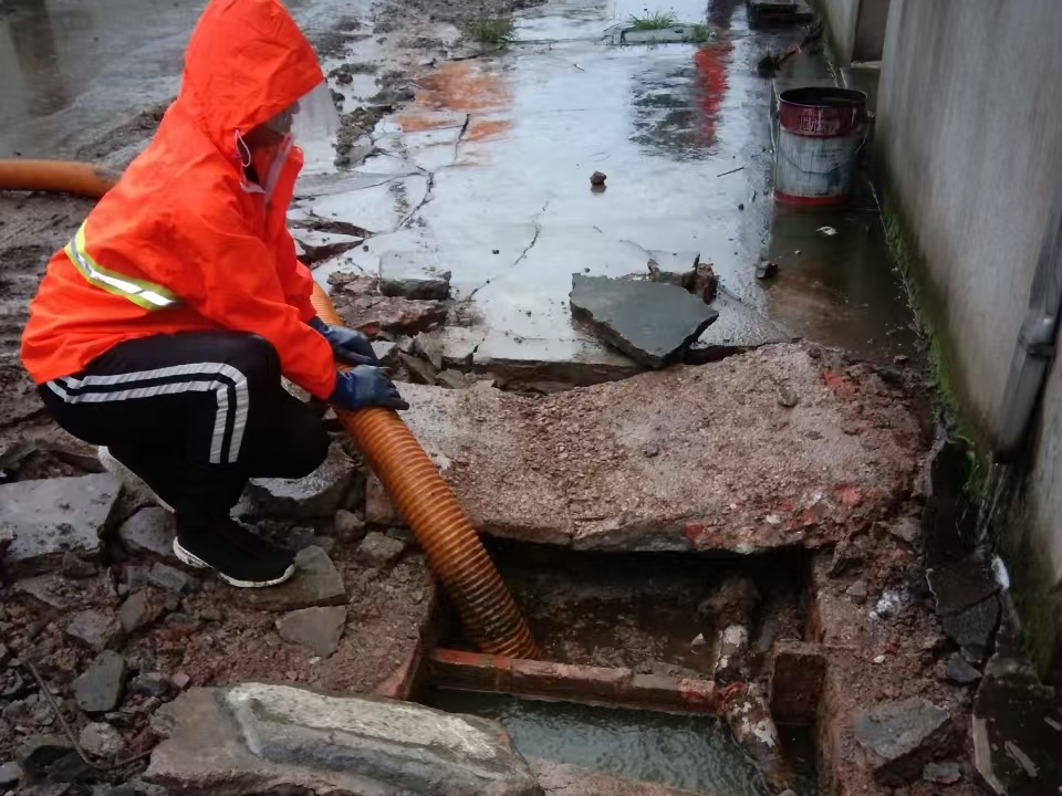 正宁专业清理污水池 炜誉市政以规范流程守护城市 “肠道”